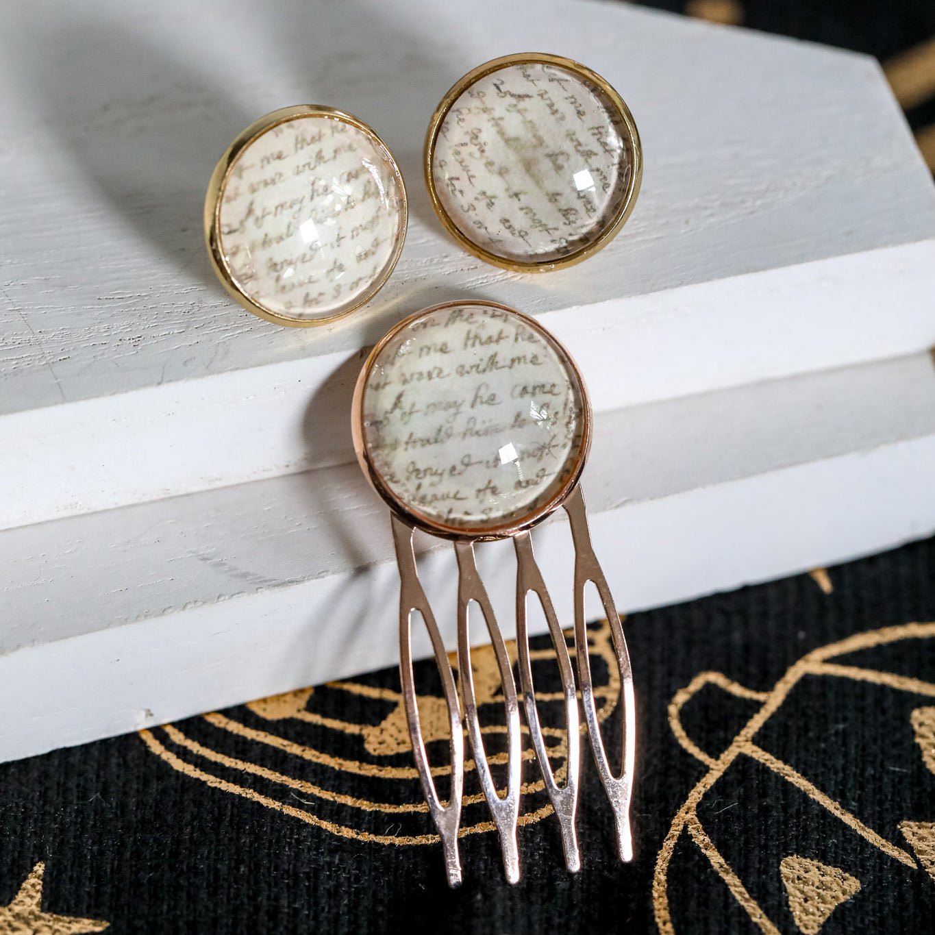 Salem Cameo Hair Comb