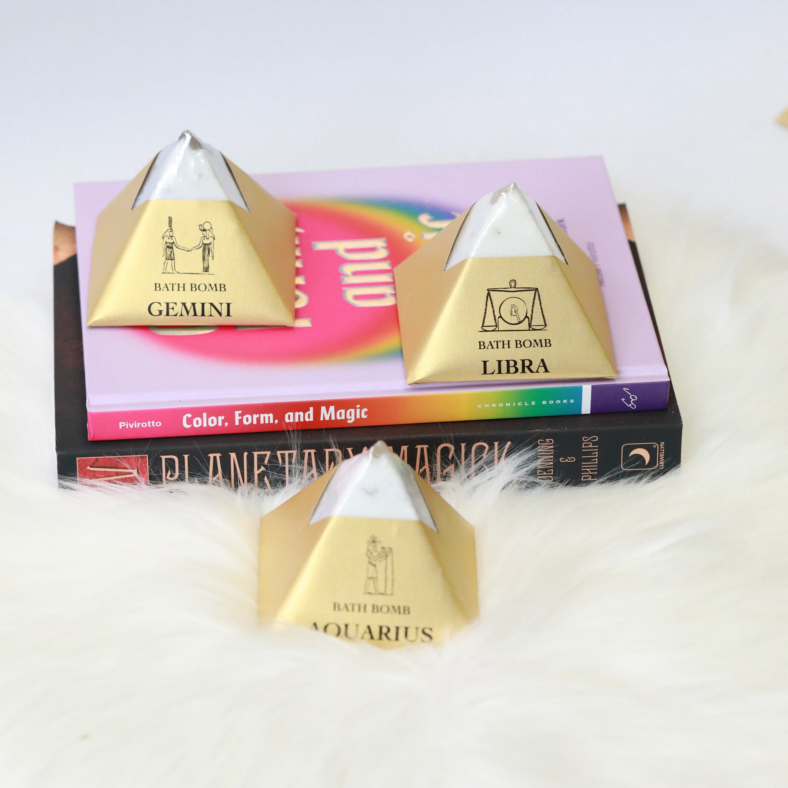 Gemini Zodiac Sign Pyramid Bath Bomb - The Gilded Witch