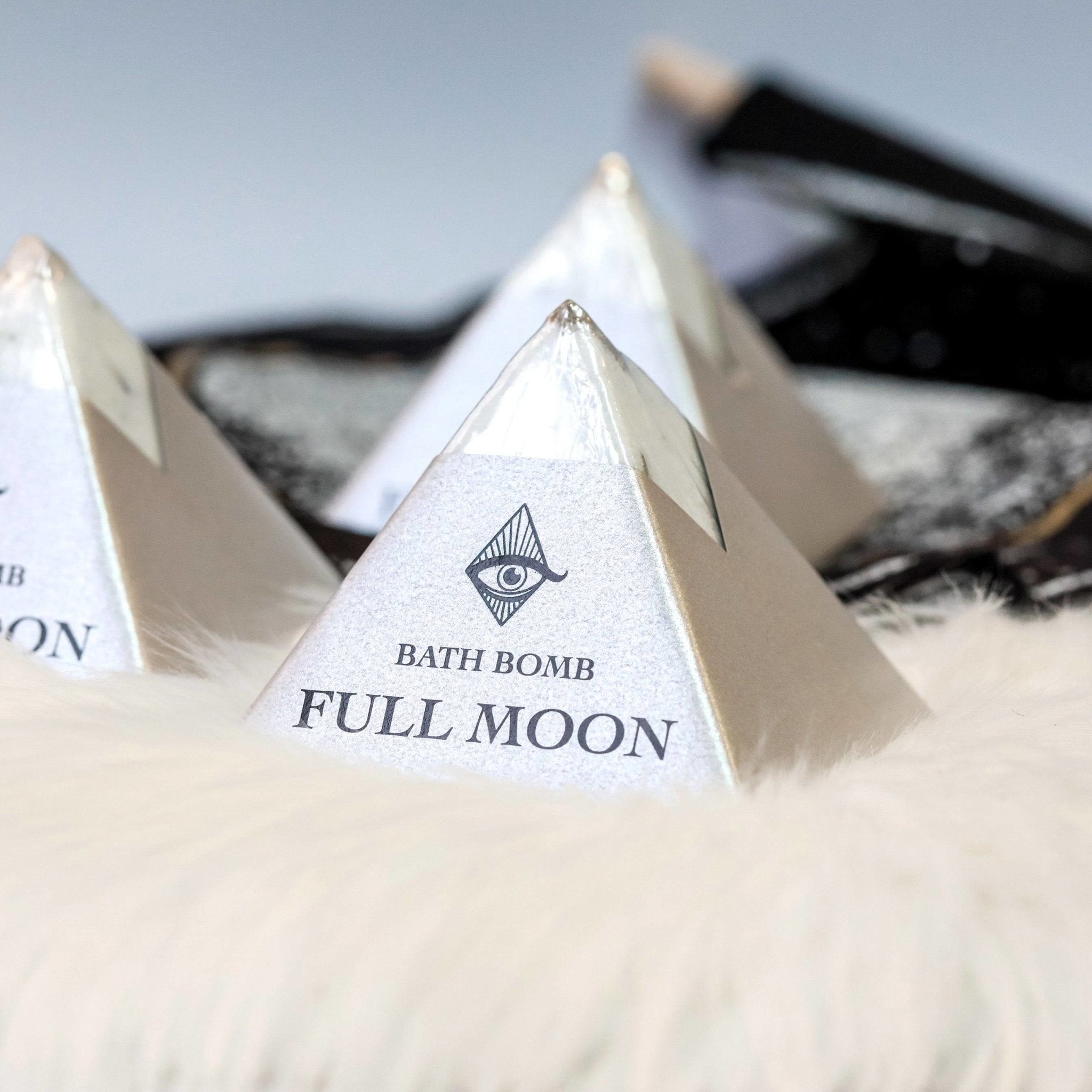 Full Moon Bath Bomb - Release & Renew - The Gilded Witch