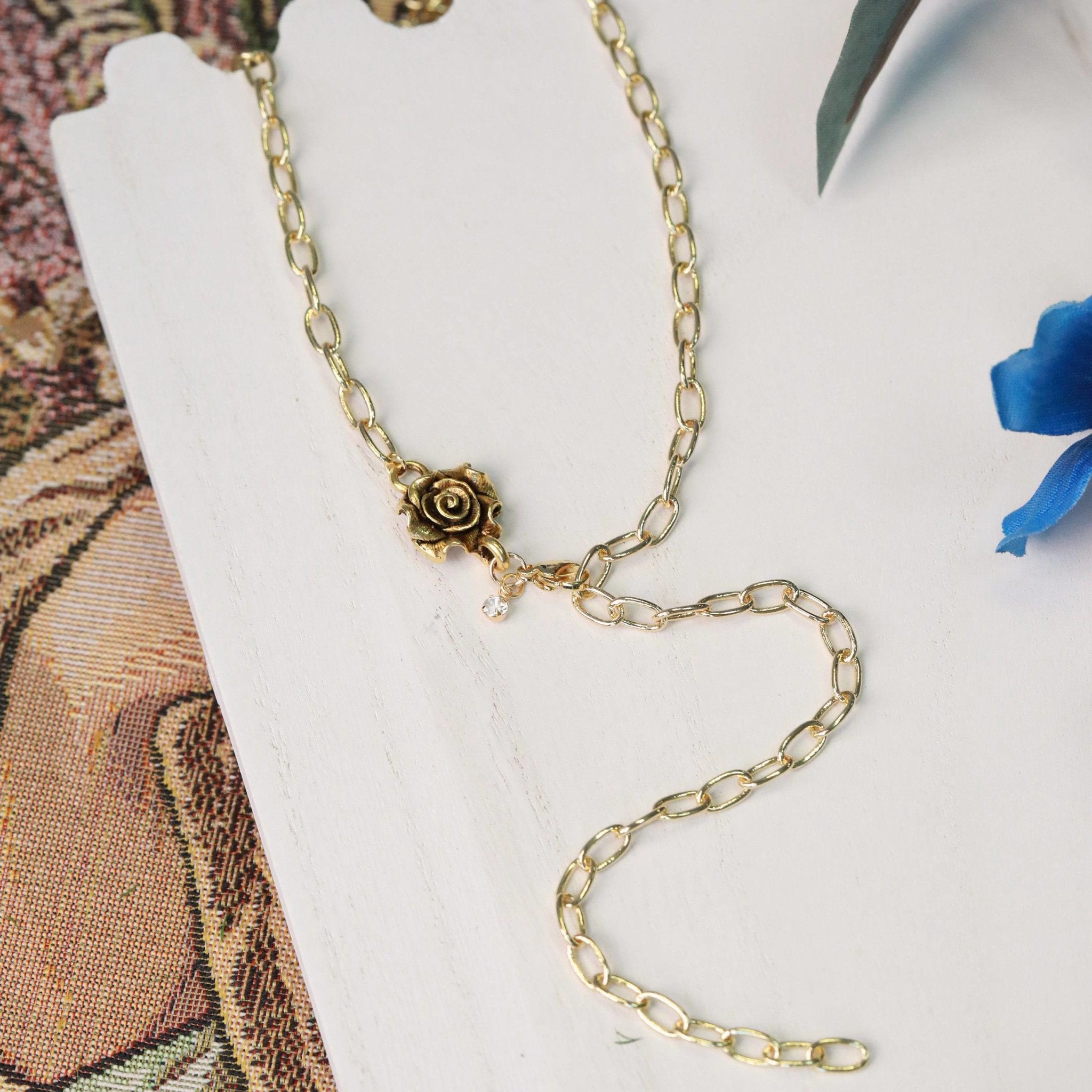 Golden Rose Lariat Necklace - The Gilded Witch