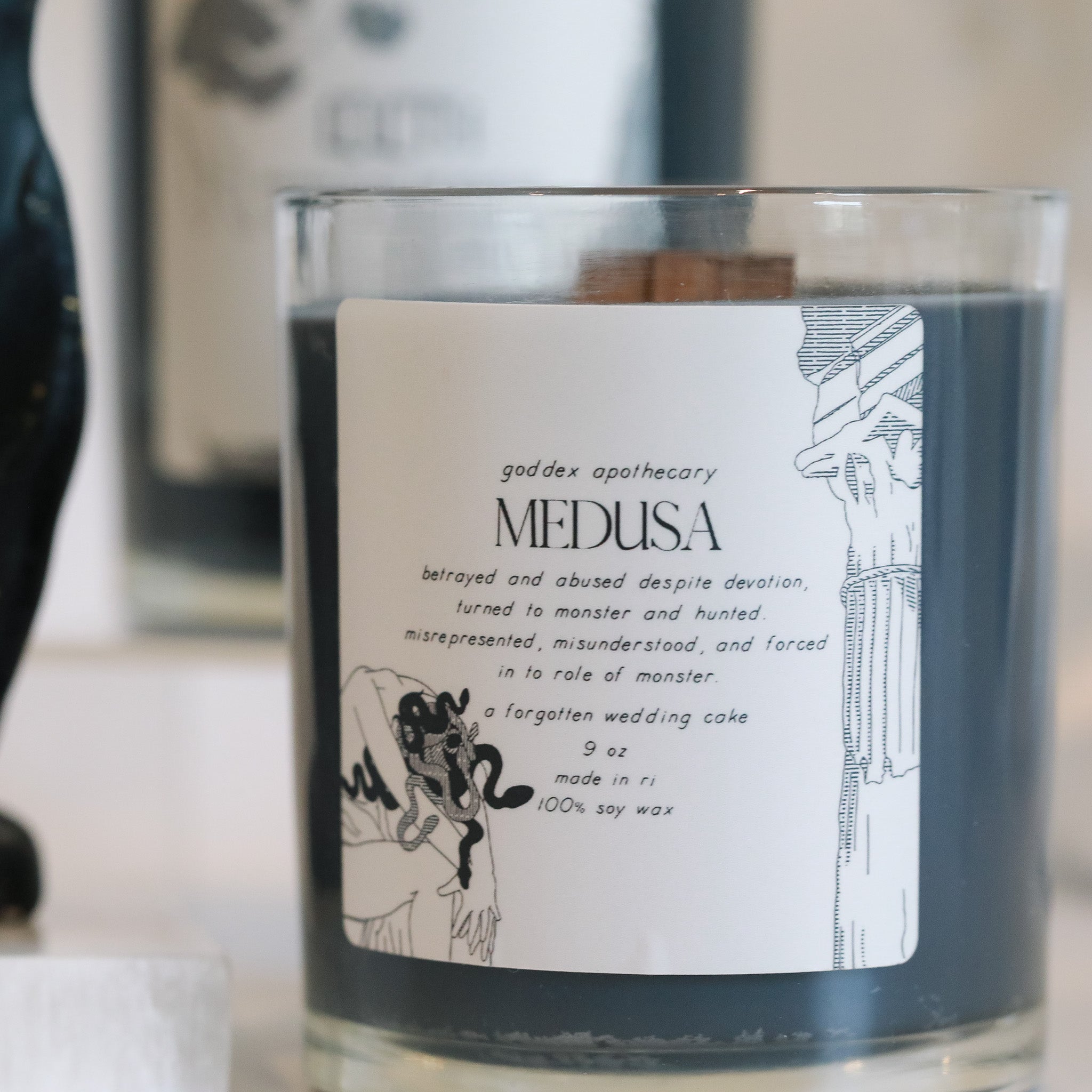 Medusa Candle - Vanilla, Cashmere & Smoke