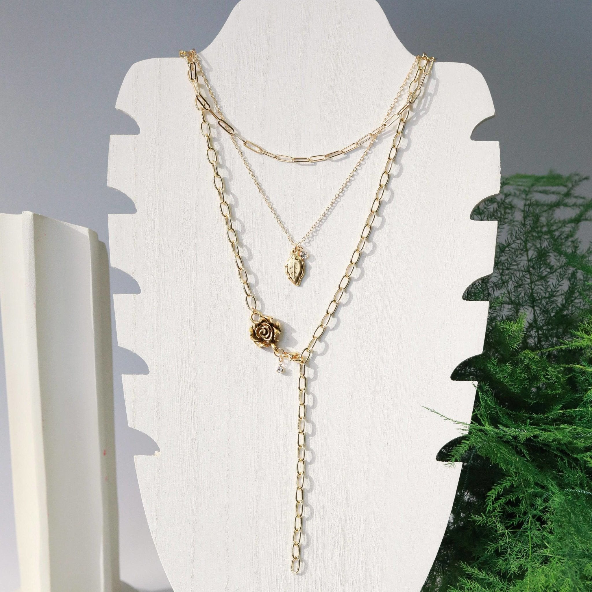 Golden Rose Lariat Necklace - The Gilded Witch